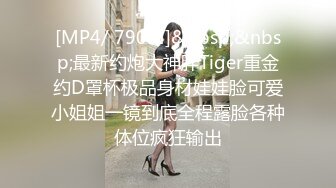 大奶双马尾小美女 插吖哥哥用力插 啊啊不行了 身材苗条细长腿 从房间操到客厅被小哥哥无套输出后入